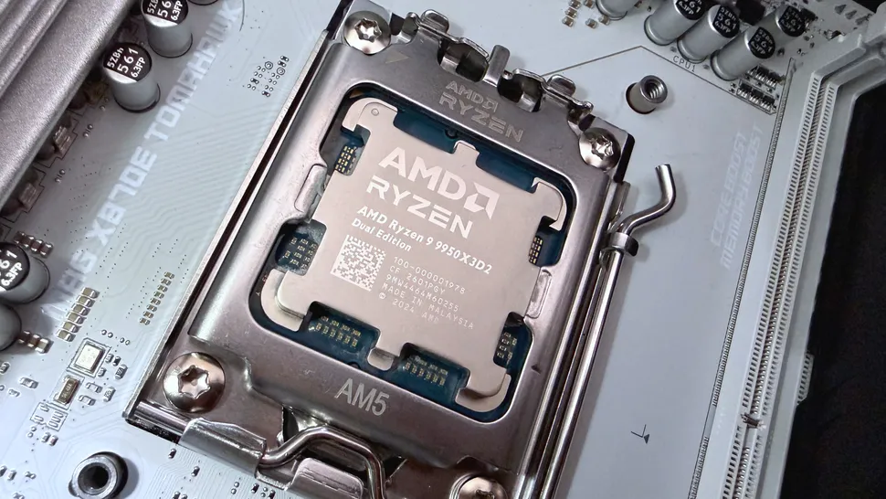 AMD Ryzen 9 9950X3D2 incelemesi: Çift CCD ve 192 MB L3 önbelleğe sahip işlemcinin yakın çekim görüntüsü