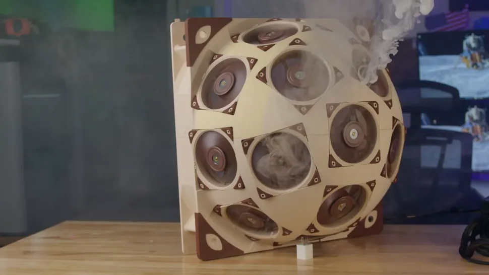Superdome Noctua fan paneli: 15 adet Noctua fanının bir araya getirildiği devasa PC yan paneli