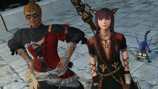 Final Fantasy 14 etkinlik takvimi için Wandering Minstrel yanında duran Warrior of Light